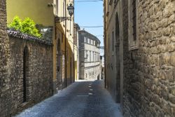 Una viuzza dell'antica cittadina di Cingoli, provincia di Macerata, Marche.
