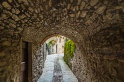 Una viuzza nel borgo di Palazzuolo sul Senio, Toscana - © GoneWithTheWind / Shutterstock.com