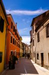 Una viuzza pedonale nel cuore di Skradin, Croazia - © Przemek Iciak / Shutterstock.com