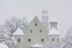 Un'abbondante nevicata nella città bavarese di Augusta, Germania.
