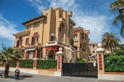 Un'elegante villa in Piazza Anco Marzio a Ostia, provincia di Roma (Lazio) - © Celli07 / Shutterstock.com