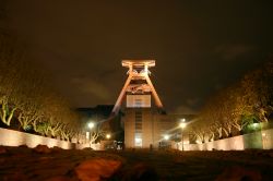 Fotografia autunnale di Zeche Zollverein a Essen, Germania - Riportato a nuova vita e rivalorizzato al massimo, questo complesso industriale rappresenta oggi una delle attrazioni più ...
