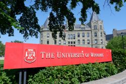 Università di Winnipeg, Manitoba (Canada). Questo centro universitario pubblico offre corsi in arte, economia aziendale, scienze, salute applicata e molte altre materie - © SBshot87 ...