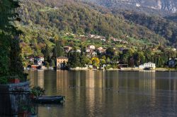 Uno scorcio del Lago di Como: da Mandello del lario le ville in direzione di Abbadia Lariana - © Philip Bird LRPS CPAGB / Shutterstock.com