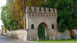 Uno degli ingressi al Castello di Soragna in provincia di Parma - © Wirestock Images / Shutterstock.com