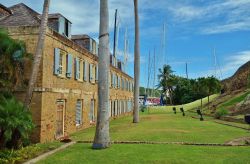 Uno degli storici edifici del Nelson's Dockyard National Park, stato di Antigua e Barbuda. Dal luglio 2016 il cantiere navale e i fabbricati fanno parte della lista dei Patrimoni dell'Umanità ...