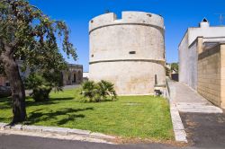 Uno dei bastioni del Castello di Palmariggi, una delle fortezze aragonesi della Puglia. - © Mi.Ti. / Shutterstock.com
