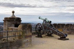 Uno dei cannoni della fortezza di Coburgo, Germania. Dal 1938 la fortezza cittadina ospita il Museo Nazionale di Coburgo che al suo interno accoglie collezioni di storia e arte fra cui armi, ...