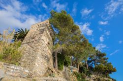 Uno dei castelli di Zoagli, Genova, Liguria, in una splendida giornata di sole - © faber1893 / Shutterstock.com