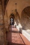 Uno dei corridoi all'interno del monastero di San Benedetto a Subiaco, provincia di Viterbo, Lazio - © Mirek Nowaczyk / Shutterstock.com