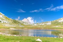 Uno dei laghi di Campo Imperatore ai piedi del Gran Sasso in Abruzzo