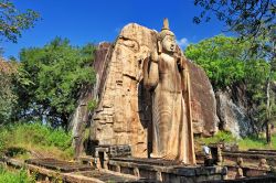 Uno dei luoghi buddisti più suggestivi dello Sri Lanka: Awukana
