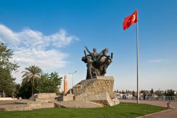 Uno dei monumenti a Ataturk, fondatore della Repubblica di Turchia, nella città di Antalya. Mustafa Kemal Ataturk è stato militare e politico turco nonché fondatore e primo ...