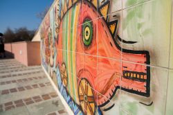 Uno dei mosaici colorati del Lungomare degli Artisti a Albissola Marina, Savona, Liguria - © gab90 / Shutterstock.com 