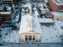 Uno scorcio aereo di Trenton, New Jersey, con la neve (USA).



