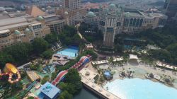 Uno scorcio dall'alto del parco acquatico di Sunway Lagoon nello stato di Selangor, Malesia - © Eka Raziz / Shutterstock.com