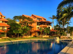 Uno scorcio dei condomìni fronte mare a Puerto Aventuras, Messico. Siamo in un elegante resort fra le località di Tulum e Cancun - © Luke.Travel / Shutterstock.com