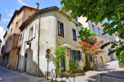 Uno scorcio del borgo medievale di Cahors, Francia. Questa suggestiva cittadina unisce l'atmosfera del sud con ricchezze storiche e piaceri gastronomici.

