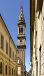 Uno scorcio del campanile di Alessandria visto da una stradina del centro storico, Piemonte.


