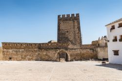 Uno scorcio del castello di Bunol, Spagna. E' una delle principali attrazioni storiche della città e la sua costruzione risale al periodo romano - © Rafal Kubiak / Shutterstock.com ...
