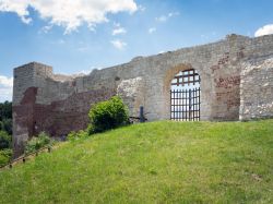 Uno scorcio del castello di Kazimierz Dolny, Polonia. Sorge sulla Collina delle Tre Croci, da cui si ammira un suggestivo panorama sulla Vistola e sul borgo.
