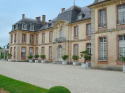 Uno scorcio del castello di La Motte-Tilly (Francia). Nonostante il trascorrere del tempo, questo splendido maniero si presenta in perfetto stato di conservazione.

