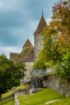 Uno scorcio del castello medievale di Rapperswil sulle sponde del lago di Zurigo, Svizzera. Questa antica fortezza sorge sulla collina che sovrasta il villaggio.

