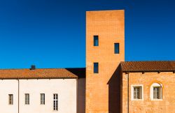 Uno scorcio del Castello Visconteo Sforzesco a Novara, Piemonte. La storia di questa costruzione sembra risalire al X° secolo; dopo quasi un decennio di interventi di restauro, solo nel ...