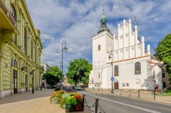 Uno scorcio del centro con la chiesa di Nostra Signora della Vittoria, Lublino, Polonia - © piotrbb / Shutterstock.com
