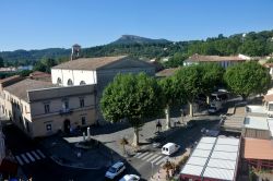 Uno scorcio del centro di Anduze (Francia) dalla torre dell'orologio del Municipio. Questa cittadina si trova nella regione della Linguadoca-Rossiglione. 



