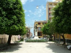 Uno scorcio del centro di Carlentini in Sicilia - © Clemensfranz - CC BY 2.5, Wikipedia