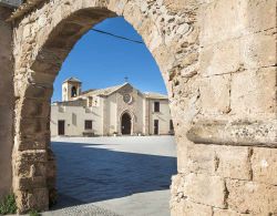 Uno scorcio suggestivo del centro di Marzamemi, Sicilia - Un caratteristico angolo del borgo di Marzamemi che lega la sua storia a quella tipica dei paesi dediti alla pesca © luigi nifosi ...