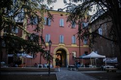 Uno scorcio del centro di Nonantola in Emilia, provincia di Modena - © Stefano.conventi, CC BY-SA 4.0, Wikipedia