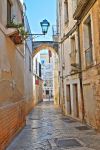 Uno scorcio del centro storico del borgo di Rutigliano, Puglia. L'attuale centro abitato pare sia nato poco prima dell'anno Mille.
