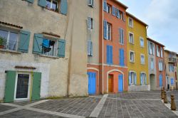 Uno scorcio del centro storico di Aubagne, grazioso villaggio famoso per l'argilla e l'artigianato. Siamo nelle Bocche del Rodano, nel cuore della regione Provenza-Alpi-Costa Azzurra.

 ...