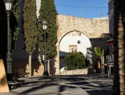 Uno scorcio del centro storico di Calpe, Spagna: qui si trovano i resti di alcuni importanti edifici e i resti di strutture difensive.
