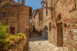 Uno scorcio del centro storico di Colle di Val d'Elsa, Toscana. Nel corso dei secoli, questa località, a causa della sua posizione a metà strada fra Firenze e Siena, è ...