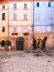 Uno scorcio del centro storico di Grottammare, Marche. Il centro abitato si estende lungo la costa sino alle pendici delle vicine colline dove spicca l'antico borgo medievale.
