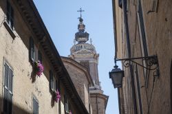 Uno scorcio del centro storico di Jesi, Marche, in una giornata di sole.
