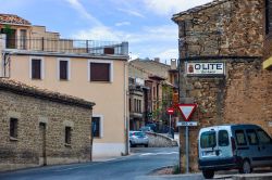Uno scorcio del centro storico di Olite, Navarra, Spagna - © Elzloy / Shutterstock.com