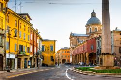 Uno scorcio del centro storico di Reggio Emilia, Emilia Romagna, con edifici e palazzi.
