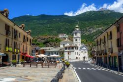 Uno scorcio del centro storico di Susa in Piemonte, riferimento dell'omonima valle delle Alpi.