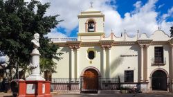 Uno scorcio del centro storico di Tegucigalpa, Honduras. La città venne fondata nel 1500 in una vallata fertile ai piedi della vetta di El Picacho  - © Kanokratnok / Shutterstock.com ...