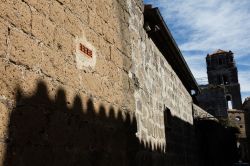 Uno scorcio del centro storico medievale di Caserta Vecchia, Campania, Italia - © Sviluppo / Shutterstock.com