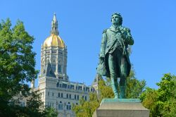 Uno scorcio del Connecticut State Capitol di Hartford, USA. L'edificio è stato disegnato da Richard Upjohn in stile revival gotico vittoriano nel 1872.