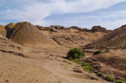 Uno scorcio del deserto siriano nei pressi di Dura-Europos. Grazie agli importanti ritrovamenti archeologici  avvenuti nel corso del 1900, questa località è stata ribattezzata ...