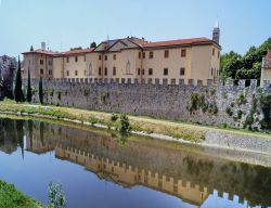 Uno scorcio del fiume Bisenzio a Prato, Toscana. Affluente di destra dell'Arno, il Bisenzio si snoda per circa 47 chilometri.
