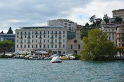 Uno scorcio del lago Ceresio a Lugano, Svizzera. Ha una superficie totale di circa 49 km quadrati di cui 18 apaprtenenti al territorio italiano.
