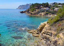 Uno scorcio del Mediterraneo nei pressi della città di Calpe, Spagna.

