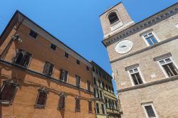 Uno scorcio del Palazzo della Signoria di Jesi, provincia di Ancona, Marche. Fra i palazzi pubblici più importanti delle Marche, questo edificio venne fra il 1486 e il 1498 dall'architetto ...